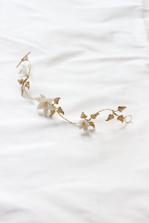 IVY FOREST | Delicate wavy hair vine with ivy leaves and jasmin flowers