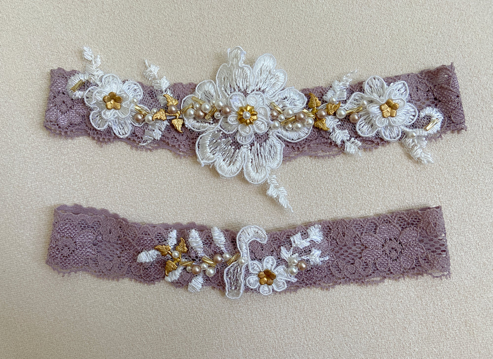 MAUVE | Mauve and gold bridal garter