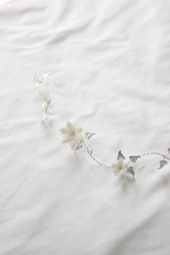 IVY FOREST | Delicate wavy hair vine with ivy leaves and jasmin flowers